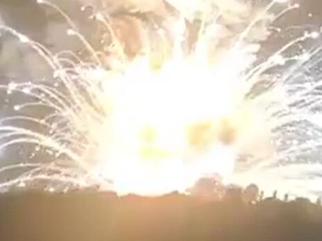 ВСУ уничтожили крупный склад боеприпасов оккупантов на Донбассе. Видео