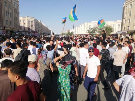 Протести в Узбекистані. Влада заявила про 18 загиблих, ЗМІ повідомляють про тисячі постраждалих
