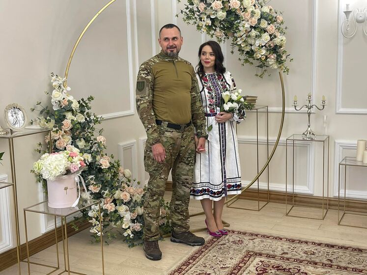 Супрун, Мусаева, жена Кулебы. Гости Сенцова выложили в сеть его свадебные фото