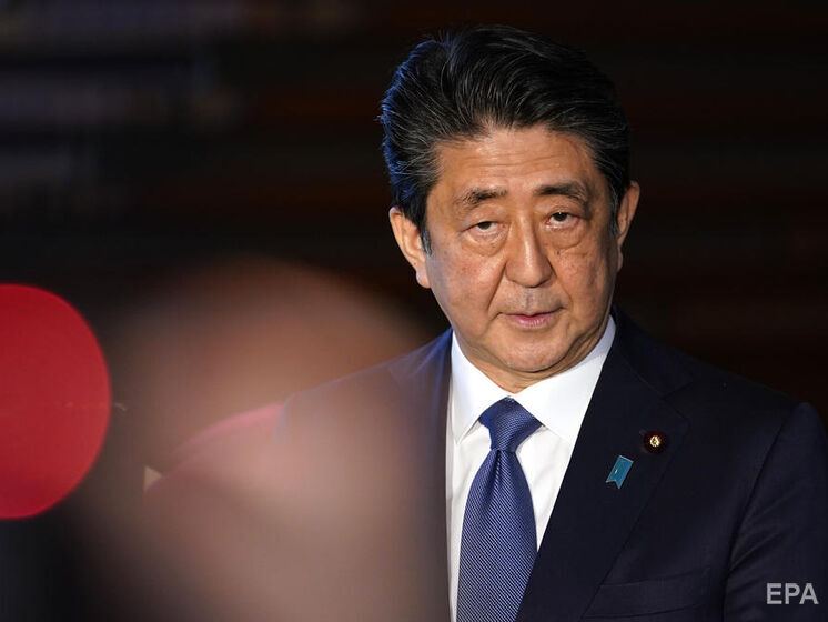 Экс-премьера Японии Абэ ранили на митинге. Он госпитализирован "без признаков жизни"