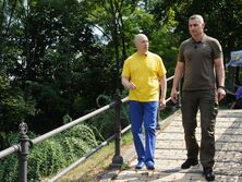 Война, страх, желание убежать, очереди за оружием, Зеленский, Путин, Арестович. Интервью Гордона с Кличко. Трансляция