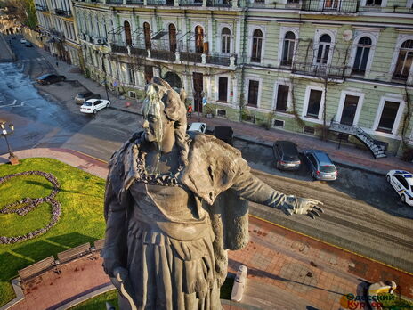 Пам'ятник Катерині II встановлено на Катерининській площі в Одесі