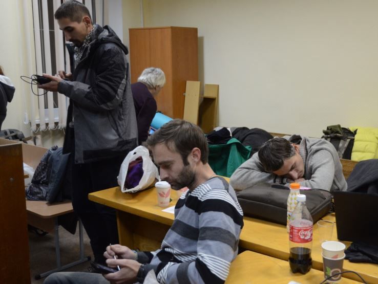 Потерпевшие по делу об избиении студентов на Евромайдане продолжают блокировать Шевченковский суд