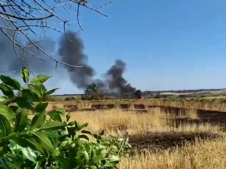 ВСУ показали, как горит уничтоженный NLAW российский танк 