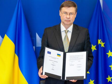 ЄС і Україна підписали меморандум про перший транш макрофінансової допомоги на €1 млрд. Її буде виплачено вже до кінця липня