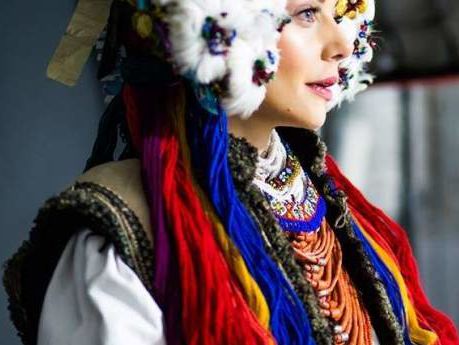 Тина Кароль снялась для Elle в украинском национальном свадебном костюме