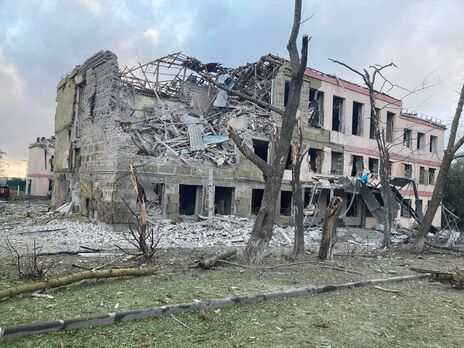 В Донецкой области в результате обстрелов погиб один человек, оккупанты разрушили школы в Краматорске и Константиновке – ОВА