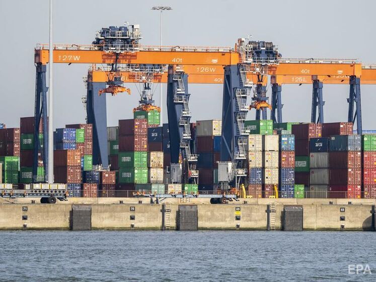 Найбільший порт Європи зупинив контейнерні перевезення в Росію