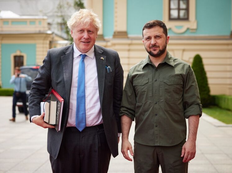 Зеленський обговорив із Джонсоном нарощування обсягів підготовки українських військових у Великобританії