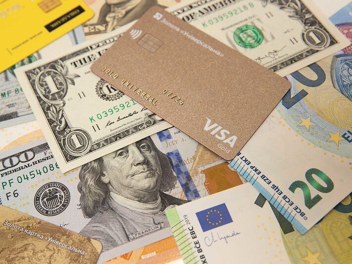 В НБУ утверждают, что деятельности волонтеров не угрожают новые лимиты на валютные операции за границей