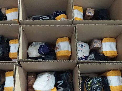 Переселенка из Соледара получила гуманитарную помощь от Фонда Рината Ахметова и рассказала, как эвакуировалась из города