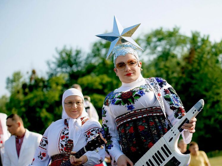 Верка Сердючка на концерте презентовала новую кричалку о Путине. Видео
