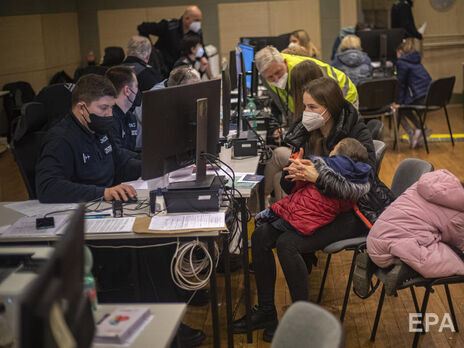 В Чехии украинских беженцев лишили бесплатной медицинской страховки