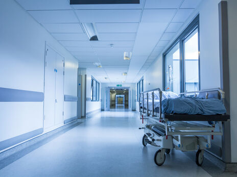 Тяжелобольные и раненые украинцы могут подать заявку на медэвакуацию – Минздрав