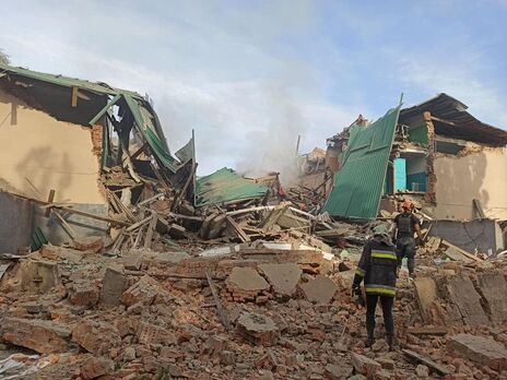 В Чугуеве из-под завалов разрушенного оккупантами Дома культуры извлекли тело женщины – глава обладминистрации