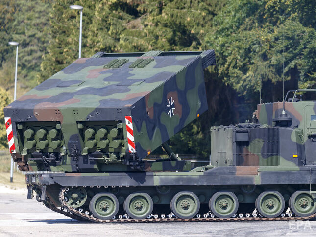 Германия передала Украине три РСЗО Mars II и три гаубицы PzH 2000