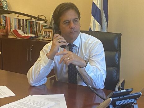 Зеленский сообщил, что поговорил с президентом Уругвая впервые в истории отношений между странами