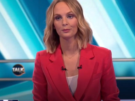 Ведущая теледебатов в Великобритании упала в обморок в прямом эфире после слов Трасс о Путине и Украине. Видео