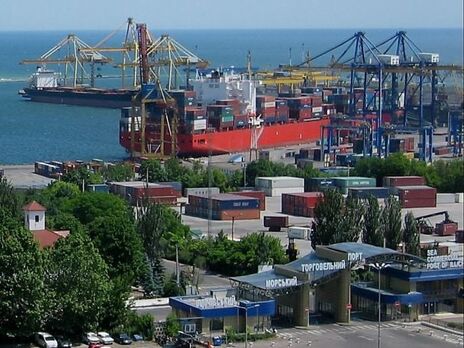 Экспорт зерна начнется из Морского торгового порта Черноморск, отмечали в Мининфраструктуры Украины