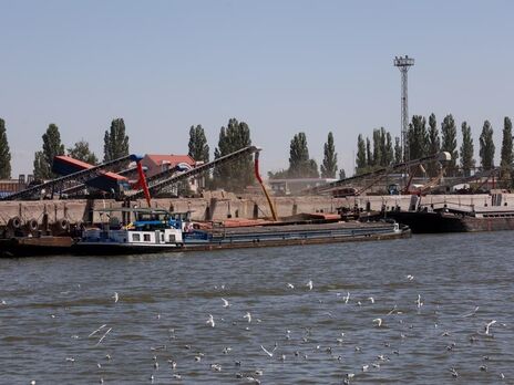 Украина будет использовать Дунайские порты для экпорта зерна, если РФ продолжит обстрелы портовой инфраструктуры, отметил Кубраков