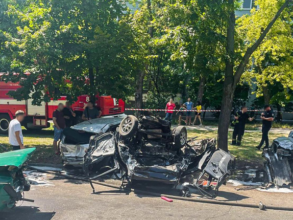 В Запорожье водитель BMW устроил аварию с двумя погибшими, четверо пострадавших &ndash; в больнице