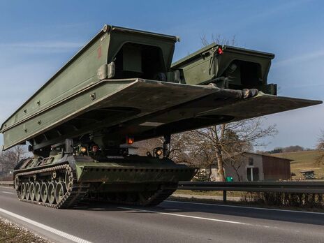 Німеччина оголосила про плани передати українським військовим 16 мостоукладачів