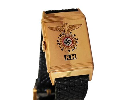 В США продали наручные часы Гитлера за более чем $1 млн