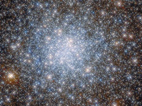 На знімку показано центральну частину кульового зоряного скупчення NGC 6638