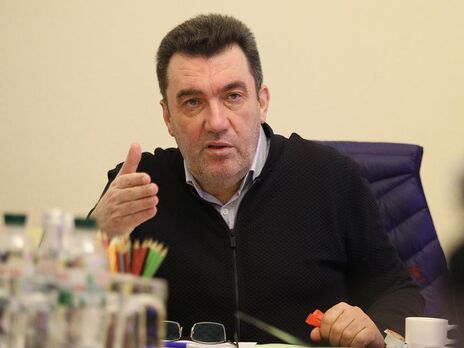 Данилов раскритиковал петицию о выезде мужчин за границу: Нечего прятаться за женскими юбками