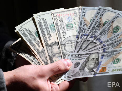 Загримировался и подделал документы. В Киеве мужчина пытался снять 23 млн грн с чужого счета в банке