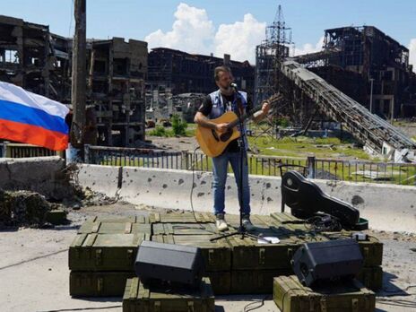 Российские оккупанты устроили концерт на 