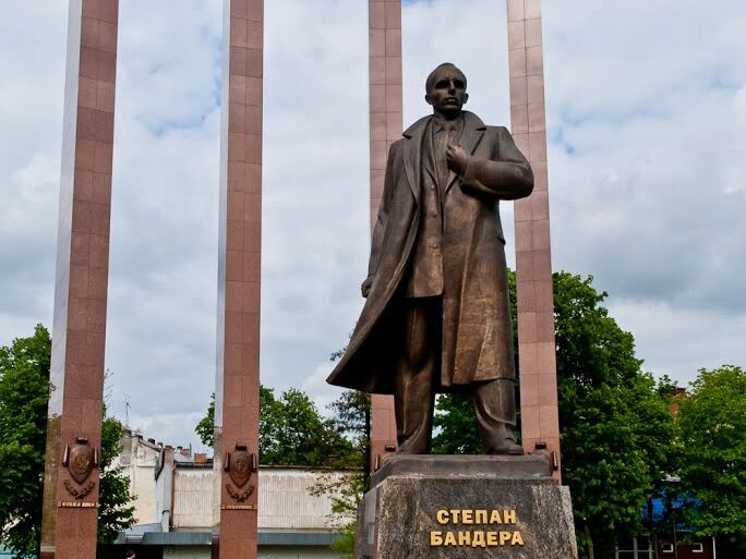 СБУ затримала колаборанта, який закликав окупантів ударити ракетами по пам'ятнику Бандері у Львові