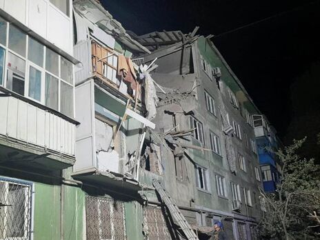 Оккупанты ночью нанесли ракетные удары по Константиновке – обстреляли школу, разрушили подъезд в пятиэтажке