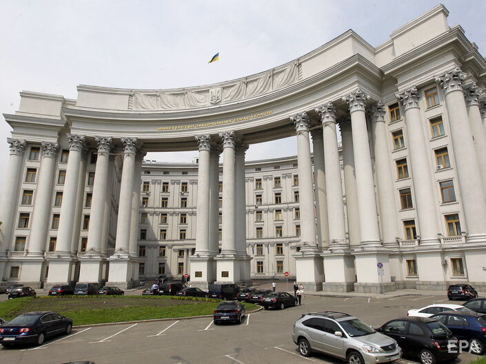 МИД Украины подтвердил, что дипломатические паспорта 225 нардепов аннулированы. Ведомство назвало причину