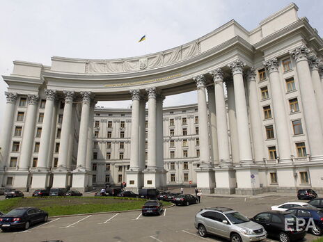 В МИД Украины подчеркнули, что нардепы не вернули диппаспорта по требованию