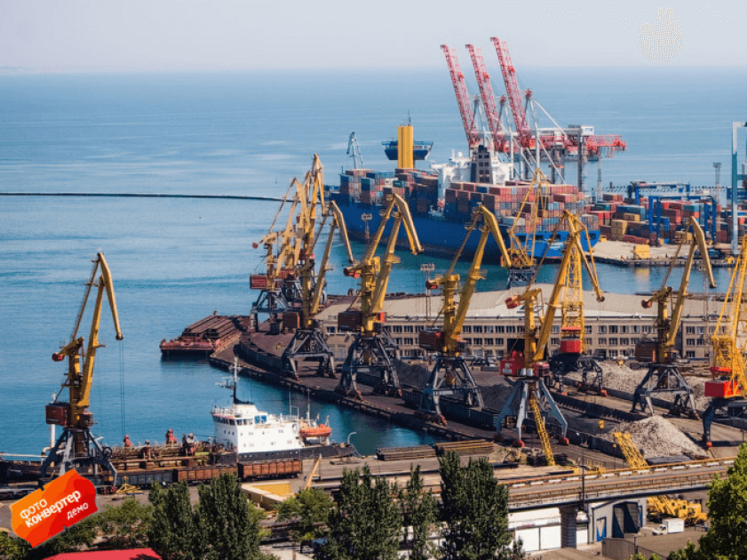 Курс гривні зміцнить не податок на імпорт, а відкриття портів для експорту металу та руди – економіст