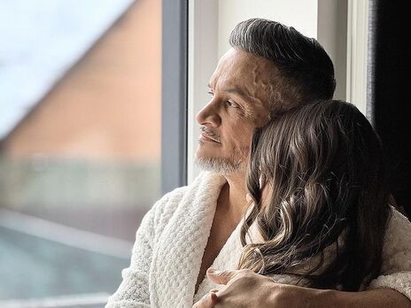 50-річний Хіменес-Браво показав нове фото з молодою коханою