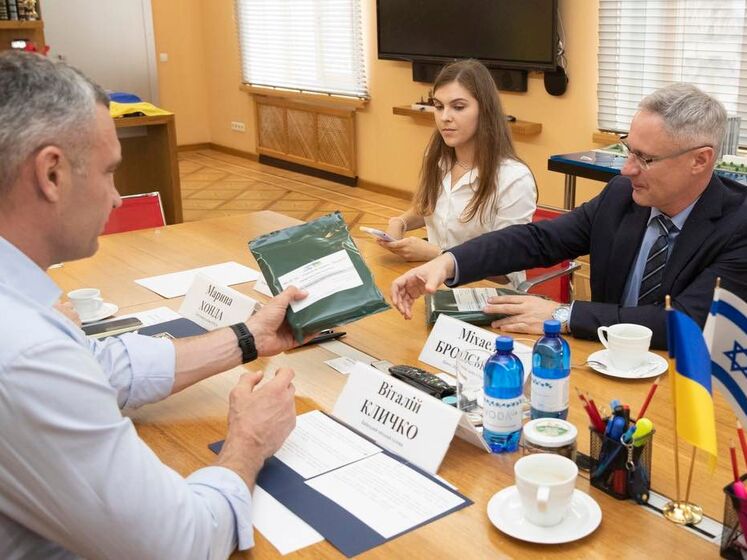 Кличко встретился с послом Израиля. Посольство передало 50 тыс. наборов питания для ВСУ