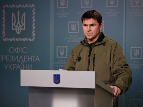 Подоляк: Росія може сидіти за столом переговорів, лише коли дуже гаряче отримує по зубах