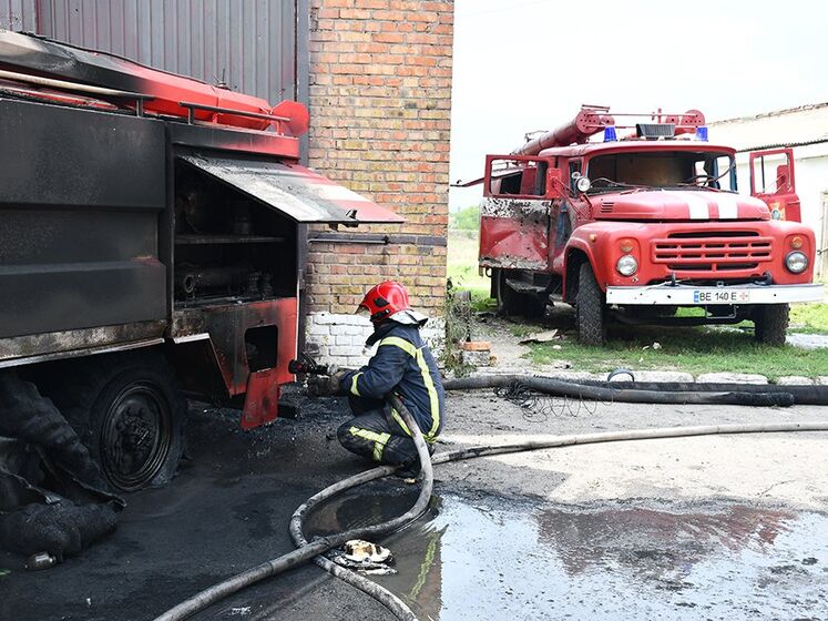 Окупанти обстріляли касетними боєприпасами Миколаївську область, пошкоджено два пожежні автомобілі – ДСНС