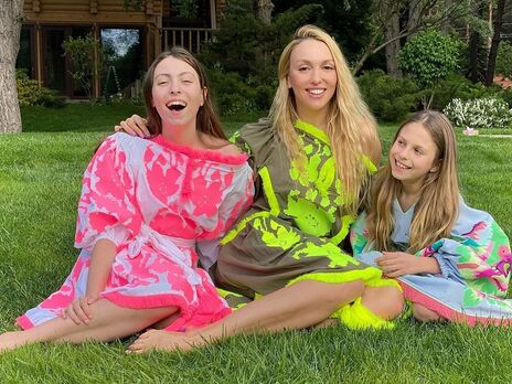 Дочери Поляковой вернулись в Украину