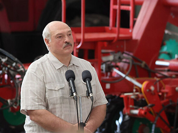 "Не думайте, що я планую напад". Лукашенко заявив, що з Росією воює не Україна, а "весь блок НАТО"