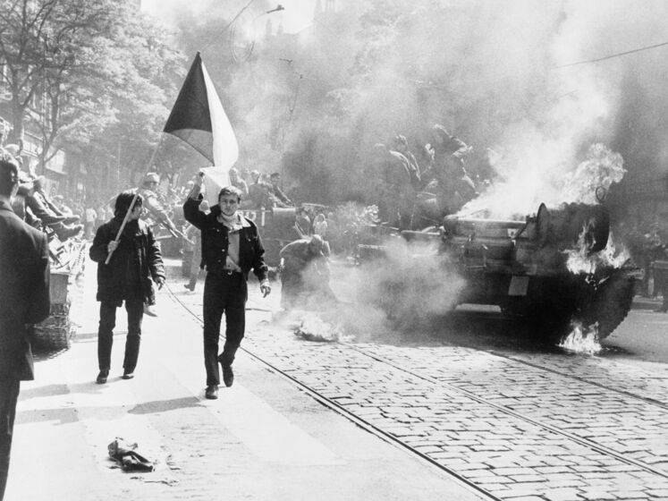 У Чехії на підтримку ЗСУ надійшли десятки платежів у розмірі 1968 крон. 1968 року радянські війська вторглися у Чехословаччину