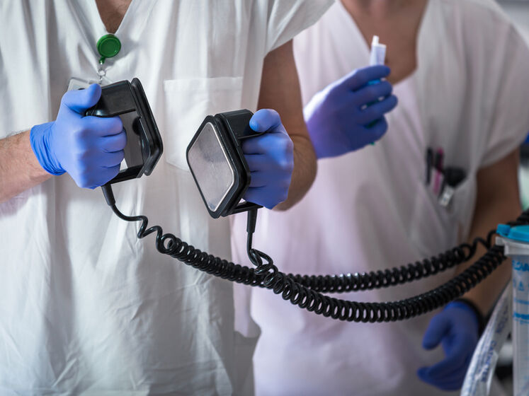 Гуманітальний хаб OverHelp збирає гроші на дефібрилятор для українських військових