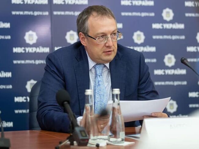 Геращенко висміяв заяви про причетність України до вбивства Дугіної, опублікувавши посвідчення "військовослужбовиці Нацгвардії" Симоньян