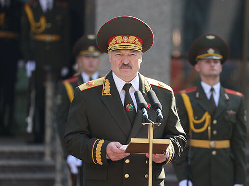 Лукашенко, поддерживающий войну РФ против Украины, пожелал украинцам "мирного неба, силы и успехов" в День Независимости