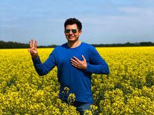 Джеджула показал, как отросли его волосы за полгода без стрижки. Видео