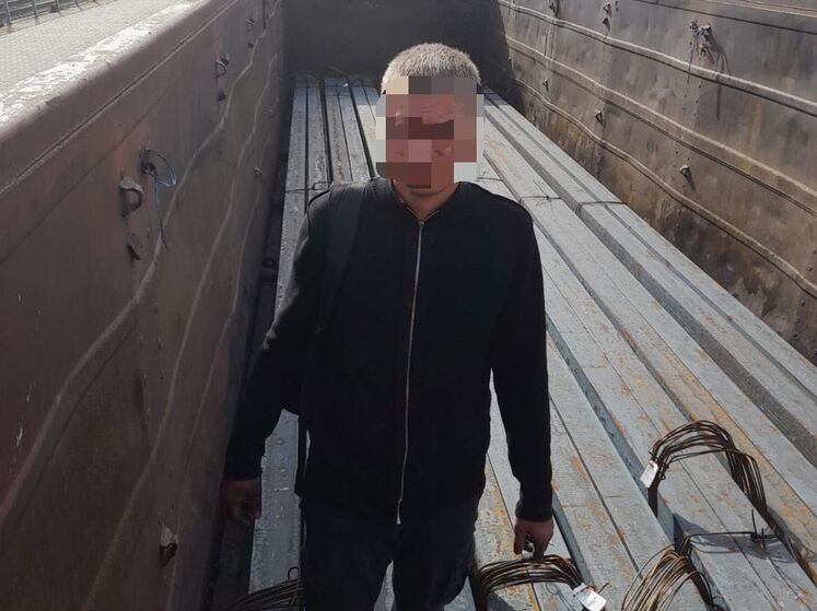 Прикордонники затримали чоловіка з повісткою у кишені – намагався втекти з України у товарному вагоні
