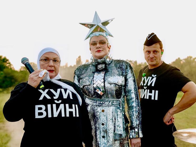 Вєрка Сердючка на День Незалежності виконала свій хіт Dancing Russia Good Вye разом із ансамблем імені Вірського. Відео