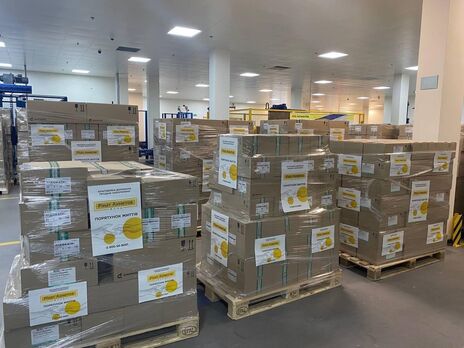 Фонд Рината Ахметова передал медикаменты больницам Донбасса